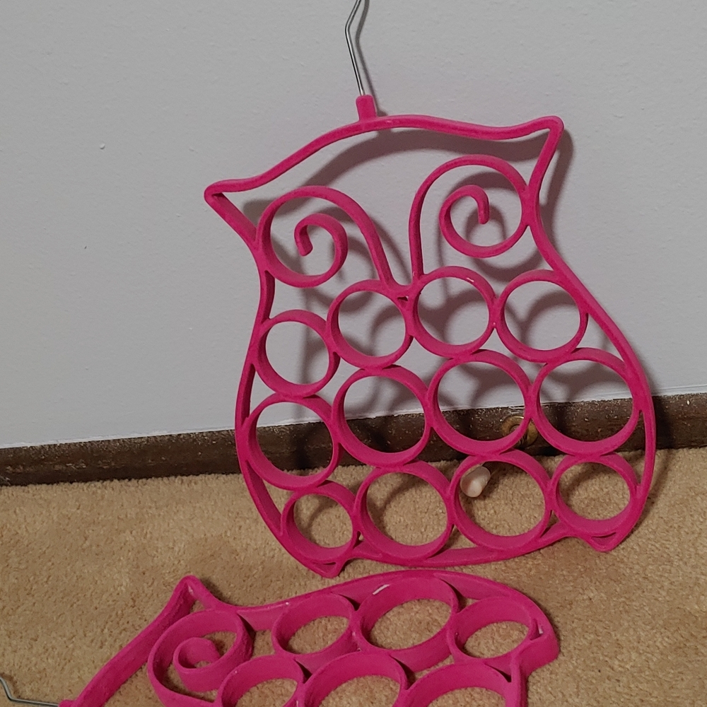 Owl shaped scarf organizers